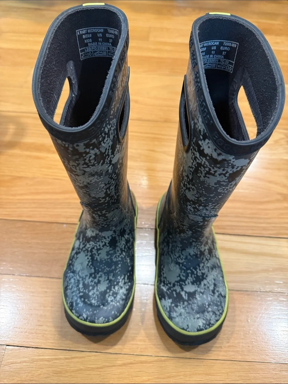 Bogs boys camo rain boots size 11.